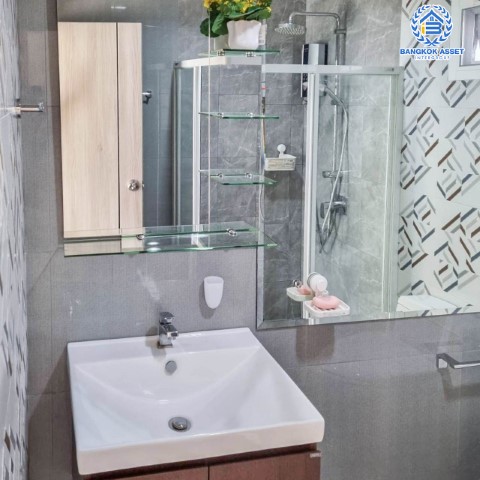 *****บ้านแฝดมือสองย่านนนทบุรี ม.ซอยบางกร่าง63 บางกรวย-ไทรน้อย เนื้อที่กว้างเกือบ 41 ตร.ว. ฟังก์ชัน 3 ห้องนอน 2 ห้องน้ำ ที่จอดรถ 2 คัน บ้านสวย ตกแต่งใหม่พร้อมเข้าอยู่ บนทำเลแห่งการเดินทาง เชื่อมต่อถนนบางกรวย-ไทรน้อย ถนนราชพฤกษ์, ถนนรัตนาธิเบศร์ จองเลยวันนี้!